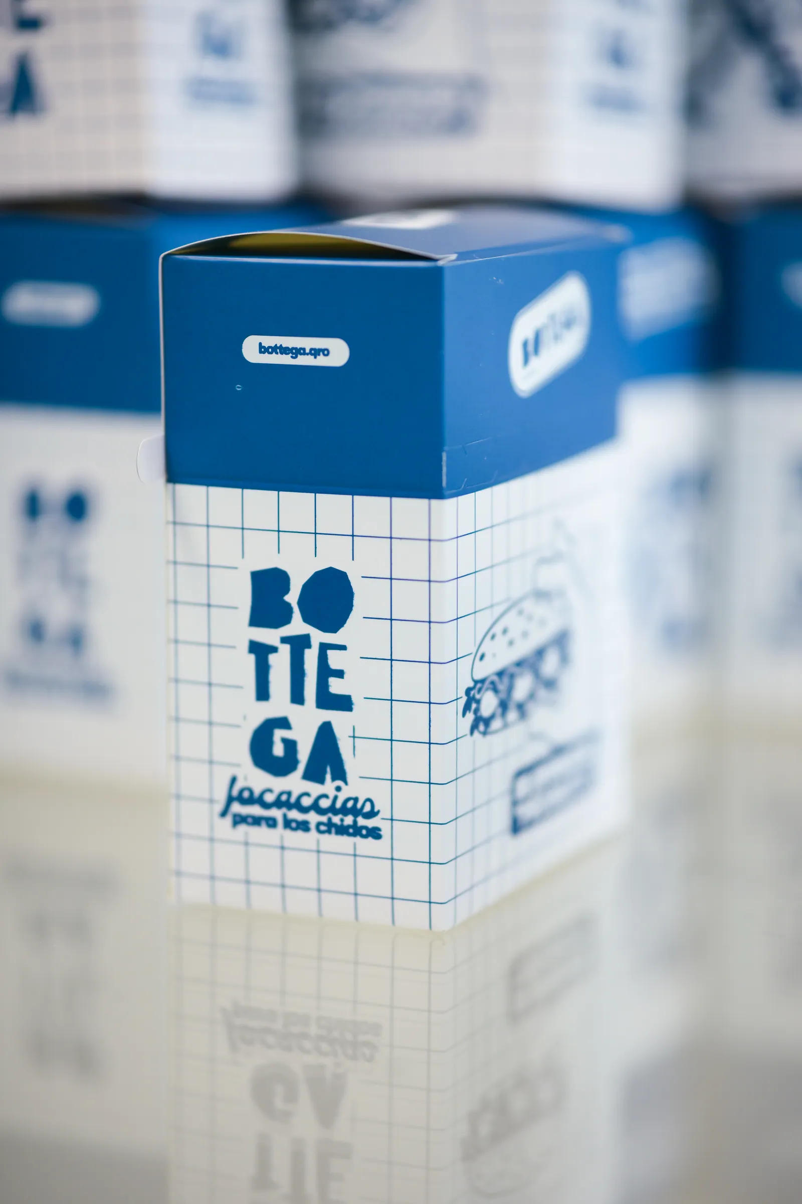 Caja de Bottega con la leyenda focaccias para los chidos